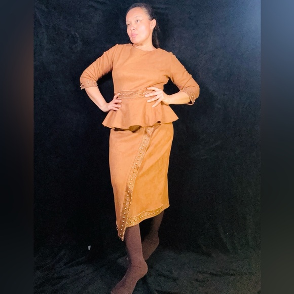 Elegant Asymmetrical Brown set - Picture 5 of 13